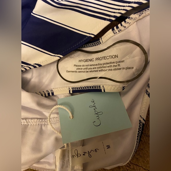 BNWT Cupshe Women's One-piece Halter Swimsuit - Picture 6 of 6